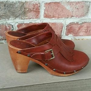 leather made in Italy clogs 8